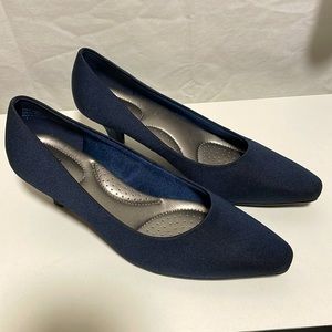 Abella brand size 8 used only for events.